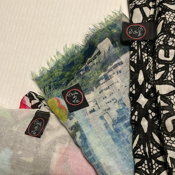 SET OF FOUR: 3 are MADE OF ME Chic Scarves variety: wrap, bag tie-on, decorate - Picture 13 of 14